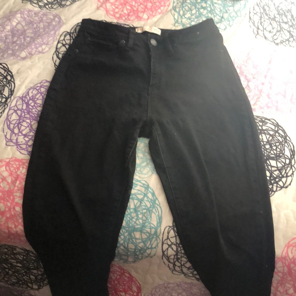 black skinny jeans, does wonders to body!